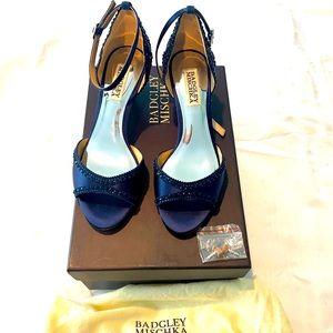 BADGLEY MISCHKA Gillian Ankle Strap Evening Shoe Blue Satin Size 6
